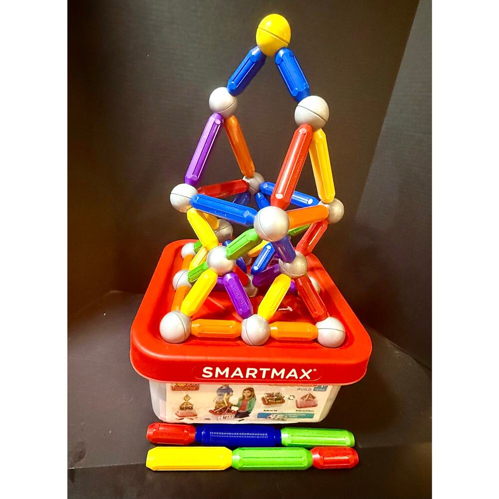SmartMax Build XXL 70-Piece Magnetic STEM Building Set with build on Case